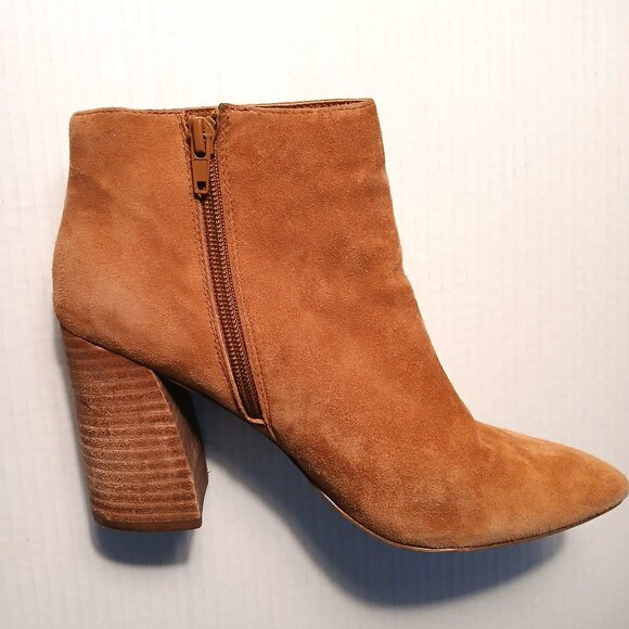 Steve Madden Suede Brown Boots with block heels with side zippers. - Picture 2 of 8